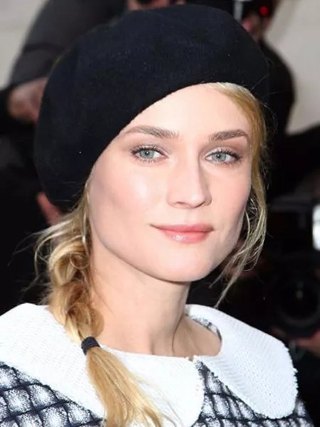 今冬時(shí)尚圈最紅單品貝雷帽,究竟你該搭什么發(fā)型? 今冬時(shí)尚圈最紅單品貝雷帽,究竟你該搭什么發(fā)型?