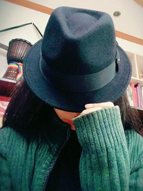 女生在冬季戴帽子怎么搭配才好看 女生在冬季戴帽子怎么搭配才好看