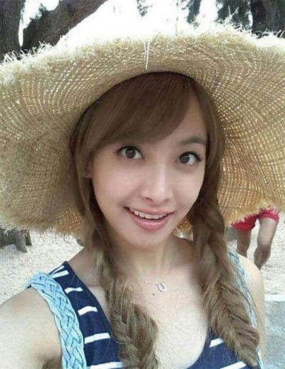 看看女星們花式戴草帽的帽子戲法! 看看女星們花式戴草帽的帽子戲法!